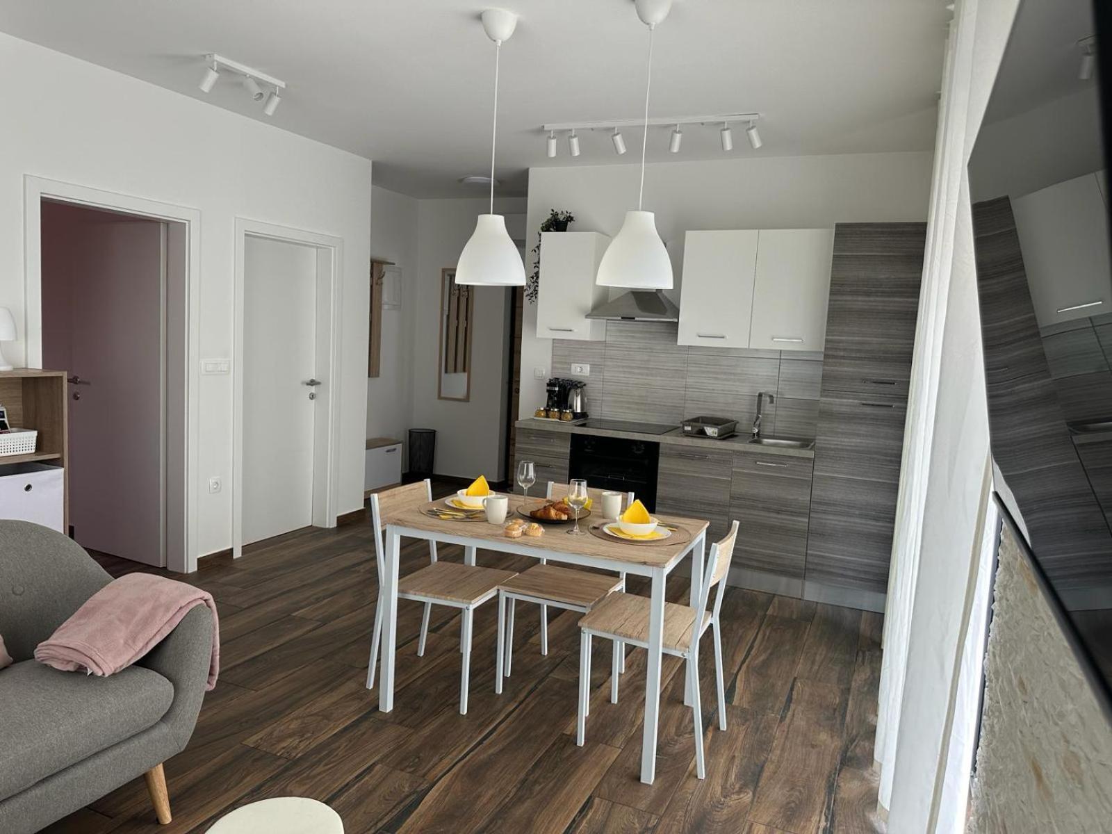 Apartments Harmony Hills Pula Eksteriør billede